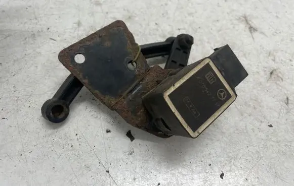 Mercedes-Benz ML W164 Headlight/headlamp level sensor A0105427717