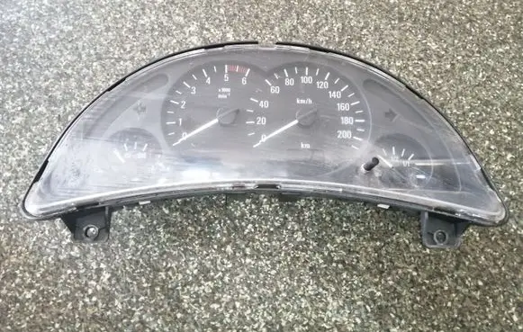 Opel Combo C Speedometer (instrument cluster) 88311302