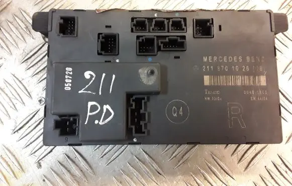 Mercedes-Benz E W211 Door control unit/module 2118701026 A2118701026