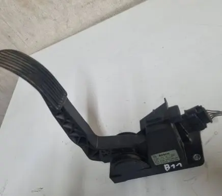 Mercedes-Benz Vito Viano W639 Accelerator throttle pedal A6393000604 0281002561