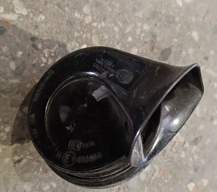 Audi A4 S4 B6 8E 8H Horn signal 8e0951221
