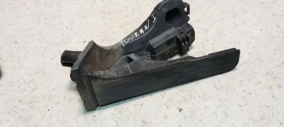 Accelerator throttle pedal