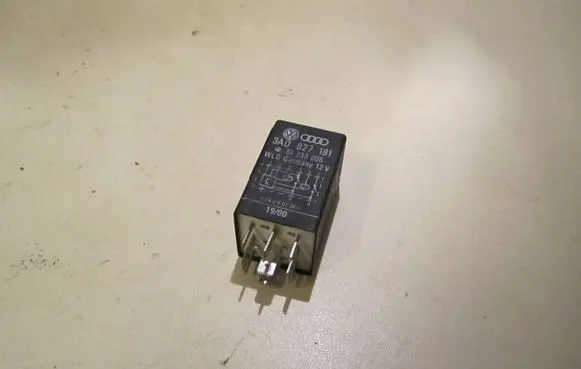 Volkswagen PASSAT B5 Other relay 3A0927181 61233005