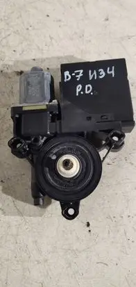 Volkswagen PASSAT B7 Front door window regulator motor 3C0959793B 918431110