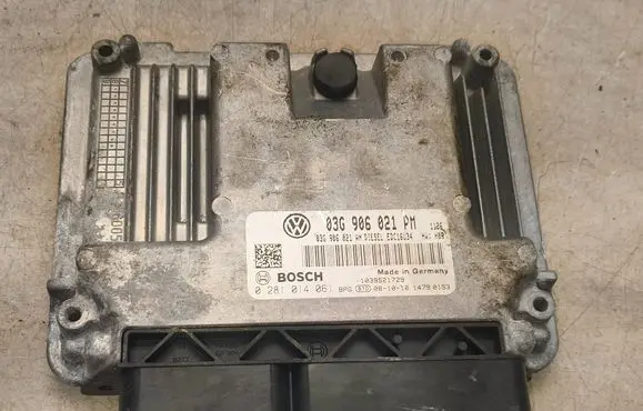 Volkswagen Touran I Engine control unit/module 03G906021PM 03G906021AN 0281014061