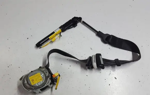 Fiat 500X Front seatbelt 
