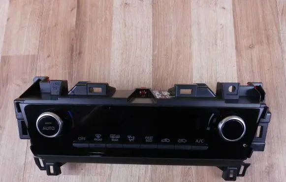 Toyota Yaris Cross Climate control/heater control trim 559000DC71