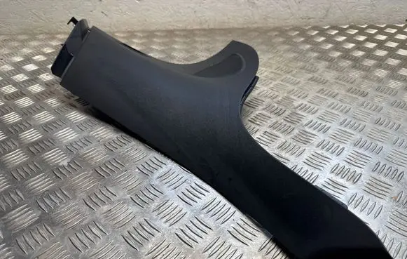 Mercedes-Benz GLC C253 (D)pillar trim (top) A2536901925