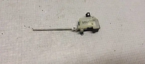 Skoda Octavia Mk2 (1Z) Central locking motor 1Z0810773 1M0959781A