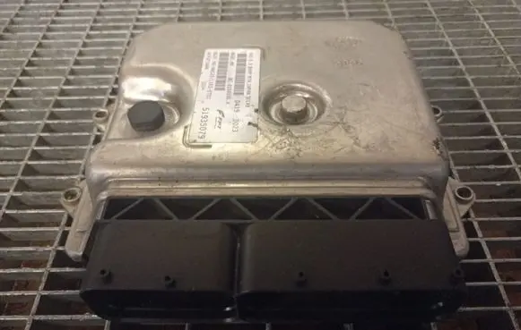 Fiat 500 Air suspension control unit module (rear) BC0114590A 51935079