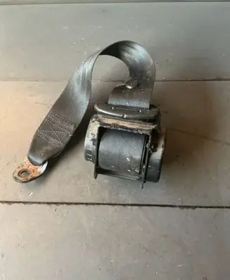 Rear seatbelt