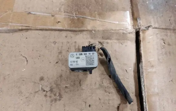 Mercedes-Benz GLE (W166 - C292) Airbag deployment crash/impact sensor A0009057600 10171103113