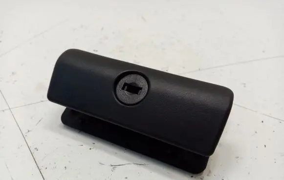 BMW 5 E39 Glove box lock 51168163018 51168163017