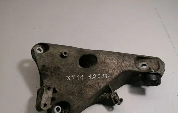 BMW X5 E70 Engine mounting bracket 6790021