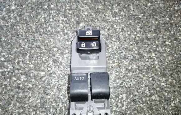 Toyota Yaris Electric window control switch