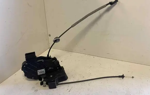 Volvo V70 Front door lock 31253665 A048317 986902104