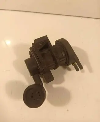 Mercedes-Benz C W203 Turbo solenoid valve 4715396