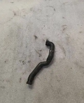 Audi A8 S8 D2 4D Breather/breather pipe/hose 