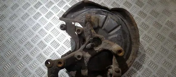 Volkswagen Golf V Rear wheel hub