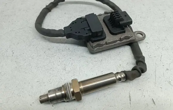 Mercedes-Benz Sprinter W907 W910 Lambda probe sensor A0009057108 SNS381A 0009057108