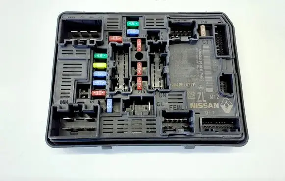 Renault Captur II Fuse module 284B67877R