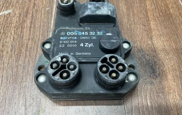 Mercedes-Benz E W124 Ignition amplifier control unit 0055453232