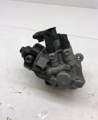 Audi A3 S3 8V Fuel injection high pressure pump 0928400768 04L130755D 0445010537