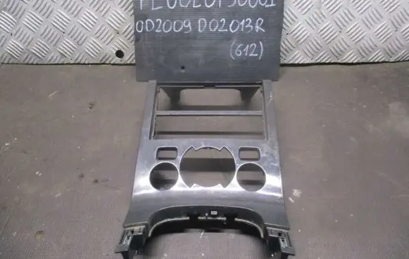 Peugeot 5008 Dash center air vent grill