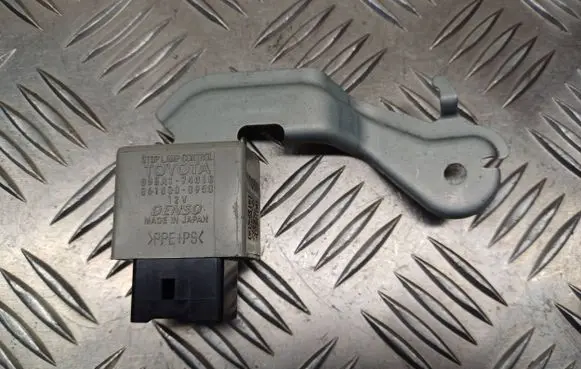 Toyota Yaris Rear light relay 895A174010 0618000950
