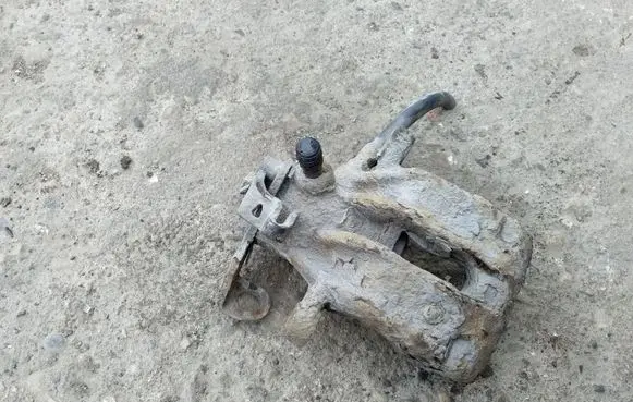 Volkswagen PASSAT B4 Rear brake caliper