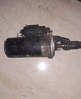 Volkswagen PASSAT B5 Starter motor 0001109021