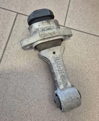 Hyundai i40 Engine mount bracket 219503Z160