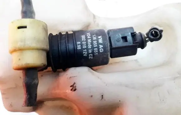 Audi A3 S3 8L Windscreen/windshield washer pump 1j6955651 00201012v