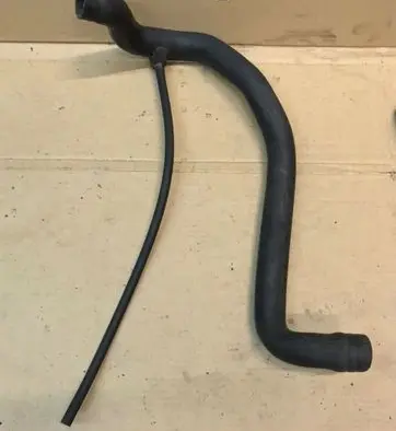 Volkswagen PASSAT B3 Engine coolant pipe/hose 357121101J