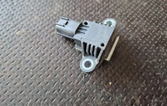 Isuzu D-Max Airbag deployment crash/impact sensor 898146939