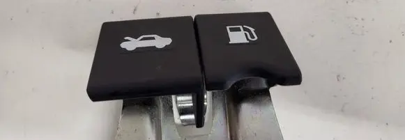 Nissan Qashqai Fuel tank opening switch 