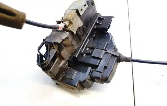 Nissan Leaf I (ZE0) Rear door lock 