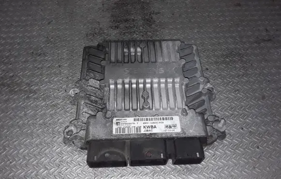 Ford Focus Engine control unit/module 5WS40557AT 6M5112A650AEA