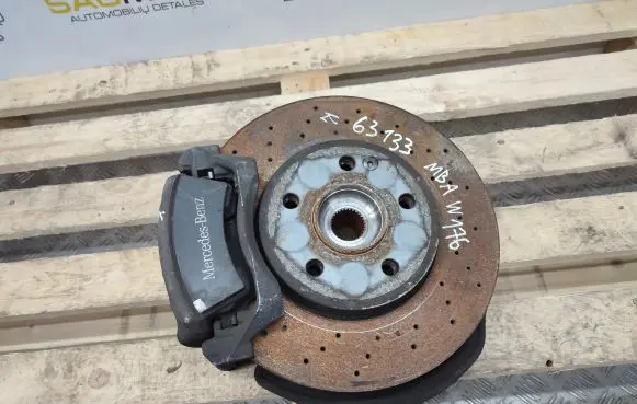 Mercedes-Benz A W176 Front wheel hub