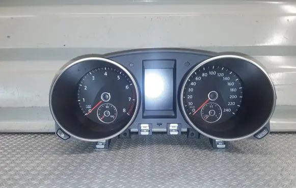 Volkswagen Golf VI Speedometer (instrument cluster) 5K0920861