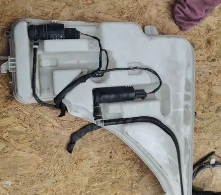 BMW 3 F30 F35 F31 Windshield washer fluid reservoir/tank 7241679 2811121114 14607211
