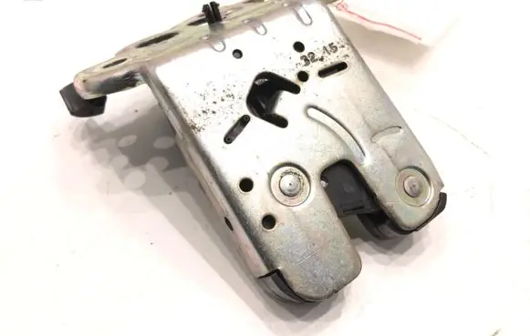 Skoda Octavia Mk3 (5E) Tailgate exterior lock 5E0827505