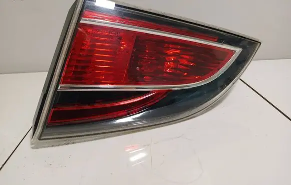 Tailgate rear/tail lights