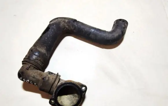 Volkswagen Golf III Engine coolant pipe/hose 037121121a