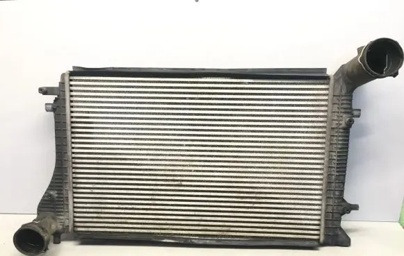 Volkswagen Touran I Intercooler radiator 1K0145803H