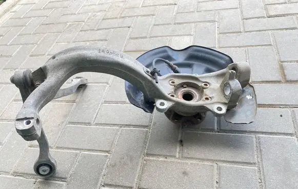 Audi A6 S6 C6 4F Front wheel hub spindle knuckle 4F0407241