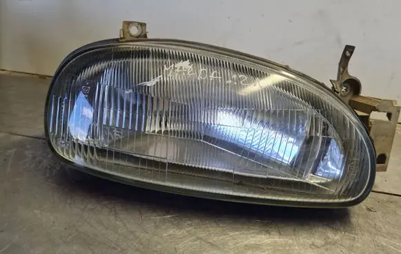 Mazda 121 SM Headlight/headlamp E290061