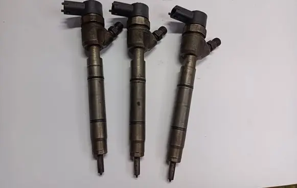 Hyundai i40 Fuel injector 0445110411