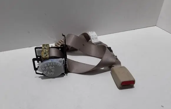Middle seatbelt (rear)