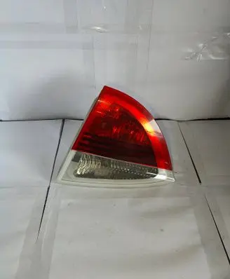 Tailgate rear/tail lights